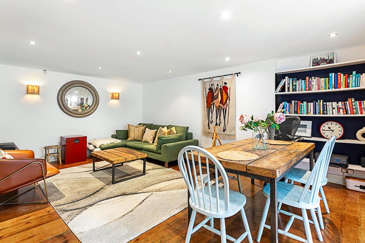 Style Three Bedroom House Appartamento