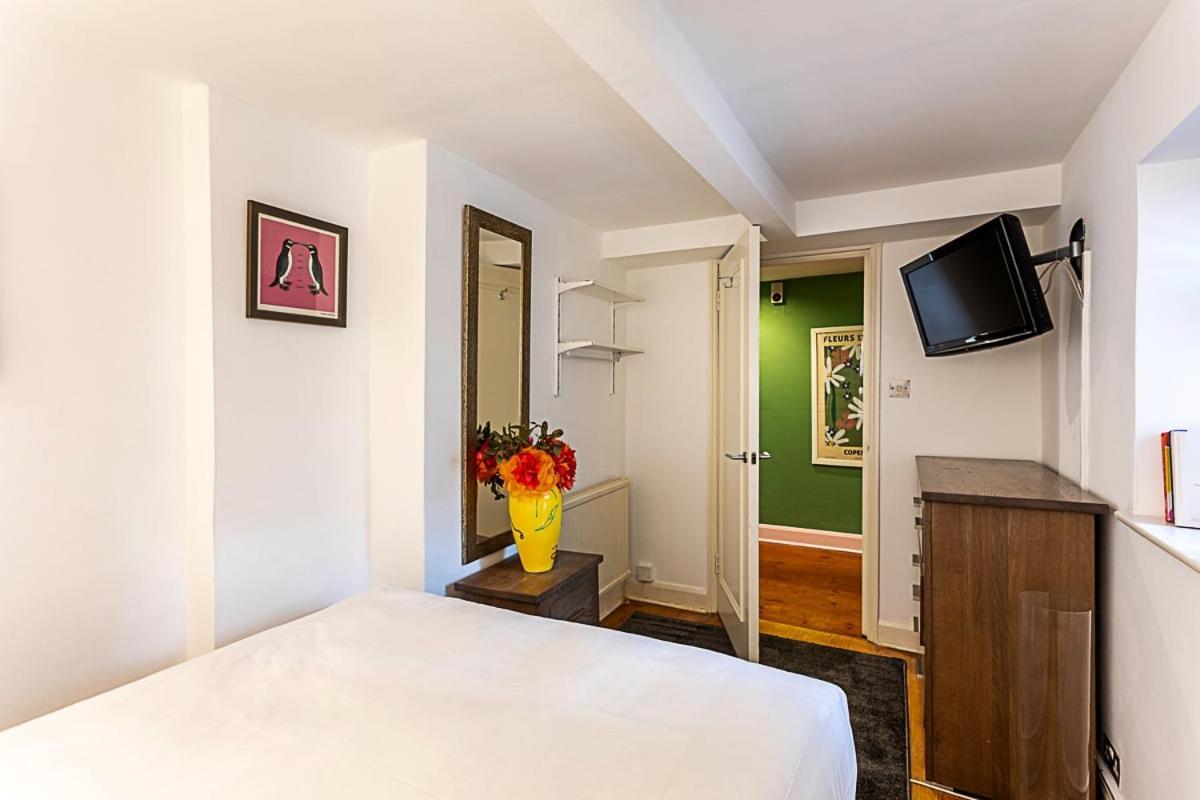 Style Three Bedroom House * Londra