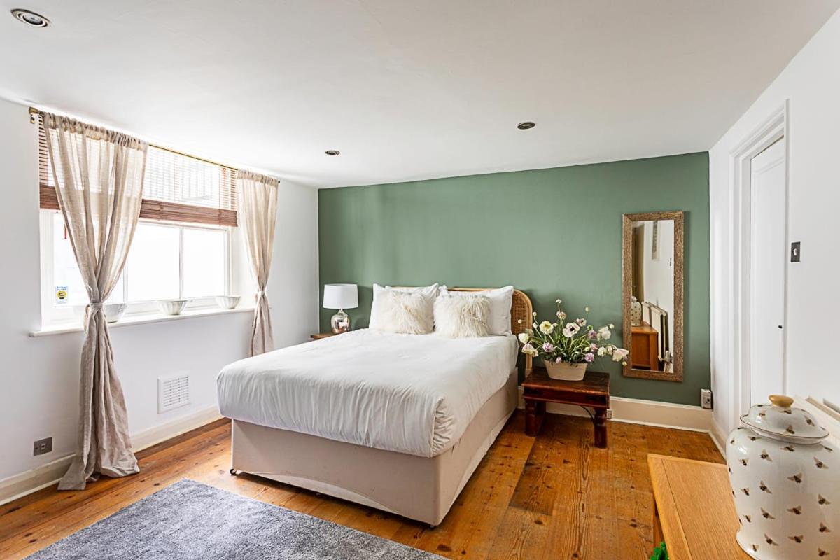 Style Three Bedroom House Appartamento